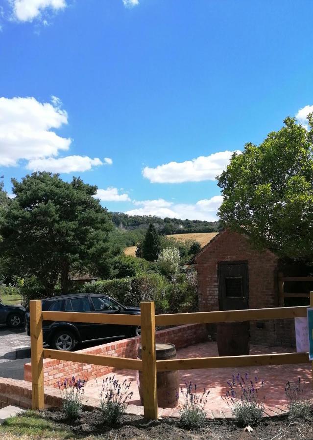 The Blue Bell Hotel มิดเฮิร์สต์ ภายนอก รูปภาพ